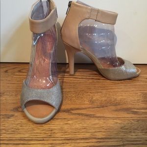 Brand New subtly glittery Sandals